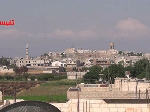 Syria فري برس حمص تلبيسة مقطع هاااام جدا القصف العنيف على المدينة بالطيران قنابل فوسفورية تستخدم في القصف التصوير من زاويه ثانيه