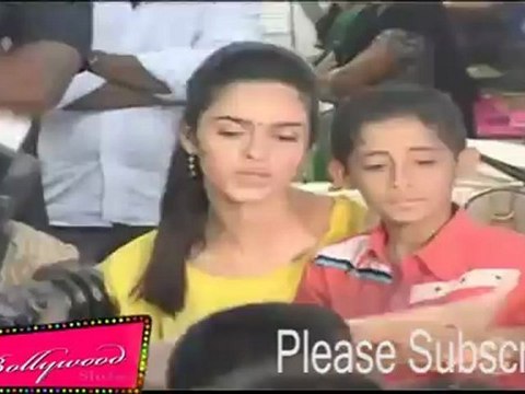 Mallika Sherawat Meets Cancer Patients