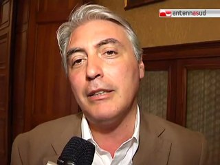 TG 08.08.12 Comune Bari e la campagna Amiu: "Fumatori usate i portacicche in spiaggia"