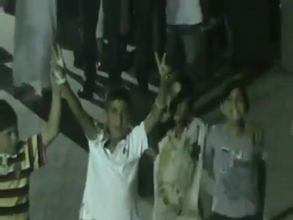 Syria فري برس حماه  المحتلة حي طريق حلب الجديد 8-8-2012