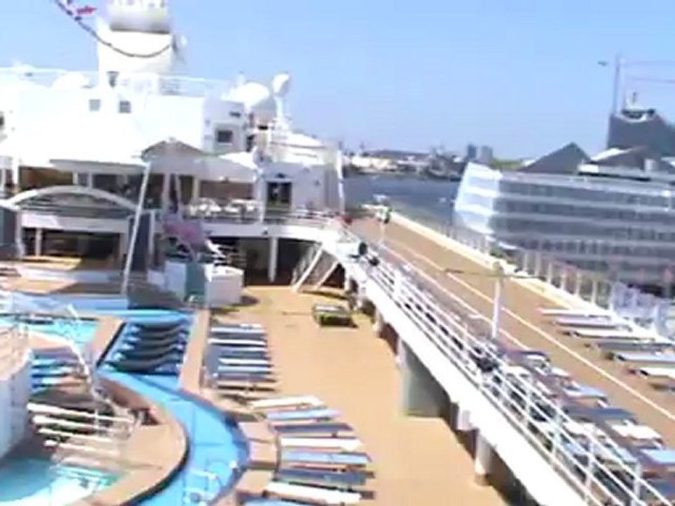 Mein Schiff 2 TUI Cruises die Fellas Hamburg Hafen Pooldeck