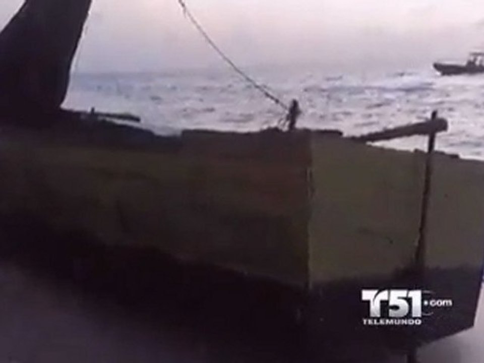 Cubanos relatan su travesía a Florida en un barco con motor ruso