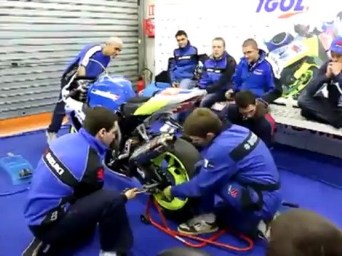 24h du mans moto 2010 - Entrainement dans le BOX