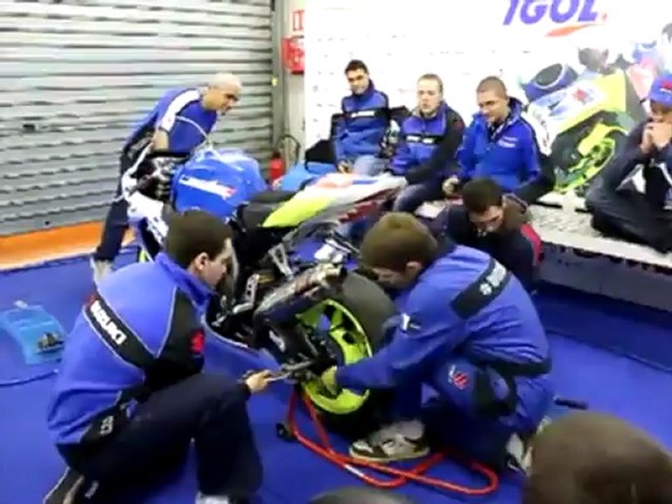 24h du mans moto 2010 - Entrainement dans le BOX