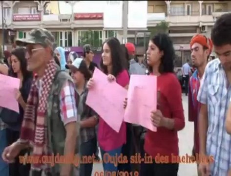 وقفة احتجاجية للتلاميذ المناجحين في الباكالوريا بوجدة، احتجاجا على عتبات القبول بمختلف المعاهد والمدارس العليا