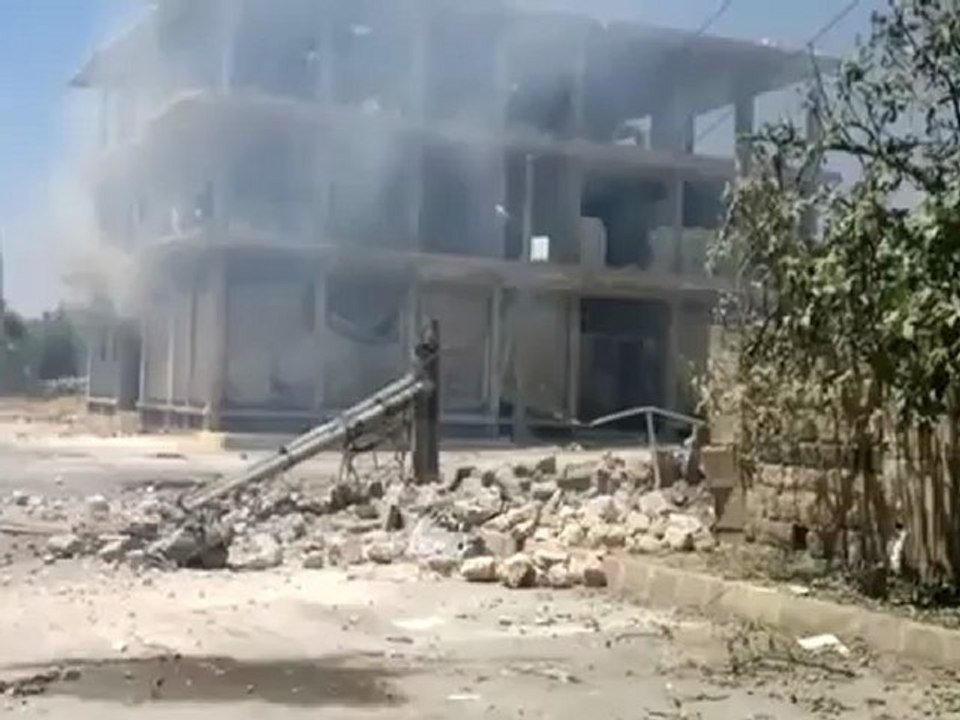 Syria فري برس ‫ادلب    كفرنبل   المكان الذي  سقطت فيح احدى القذائف من الطائرات المروحية والتي  يشك  انها قنابل  عنقودية  8    8   2012