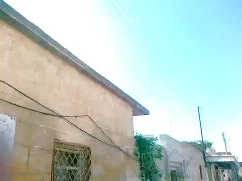 Syria فري برس حلب تل رفعت لحظة سقوط قنبلة من طائرة حربية على المدينة 9_8_2012