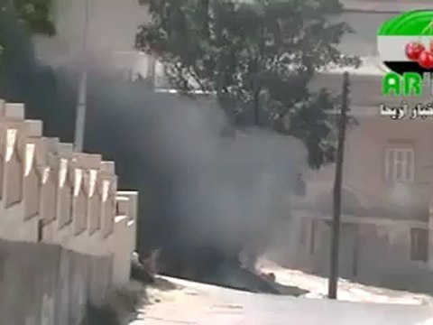 Syria فري برس إدلب أريحا تغجير دبابة تابعة للجيش الأسدي 9 8 2012