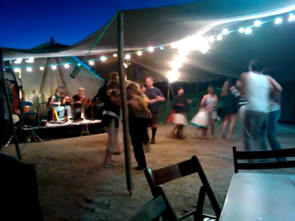 BAL Folk  à  Saint-Apollinaire-de-Rias par le bal itinérant (0)