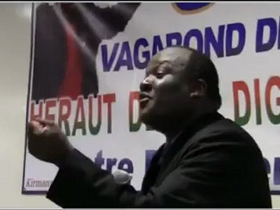 Discours du professeur Gomez et de Daniel Petri du NPA
