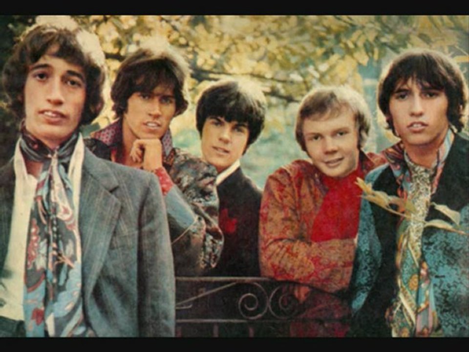 Bee Gees  (  I Started A Joke  /  Yamaha Tyros 2  )