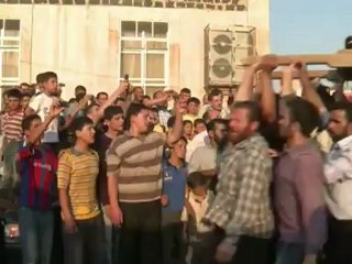 Sirios entierran a sus caídos