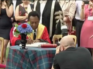 Football - Pelé apporte son soutien au Brésil