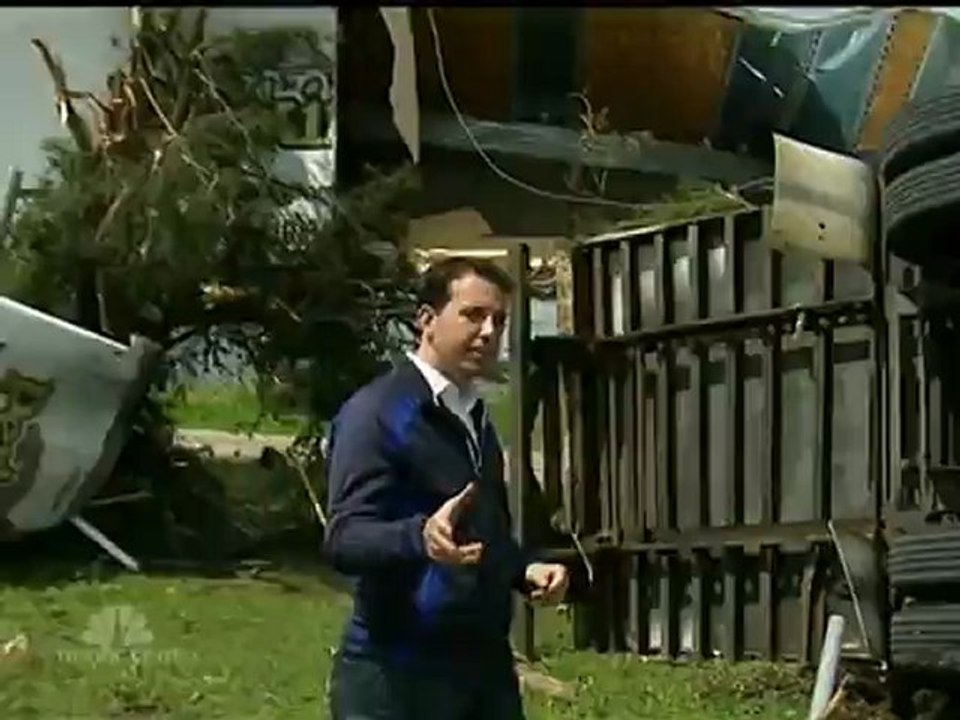 Bus volant tornade américaine reported on NBC News