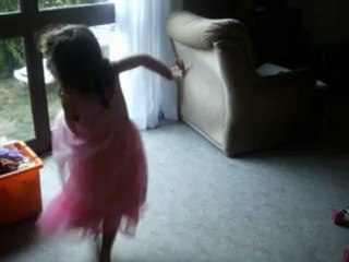 petite fille danse lilou 2 ans et demi