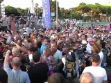 Natation: les médaillés olympiques ovationnés à Nice