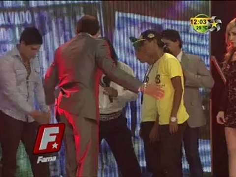 Desmayado Temo en Premios Fama