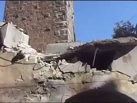 Syria فري برس حمص القديمة احد شباب سكان الحي يروي ماحصل لمسجد ذي الكلاع الحمري كيف قصف بالهاون 12 8 2012