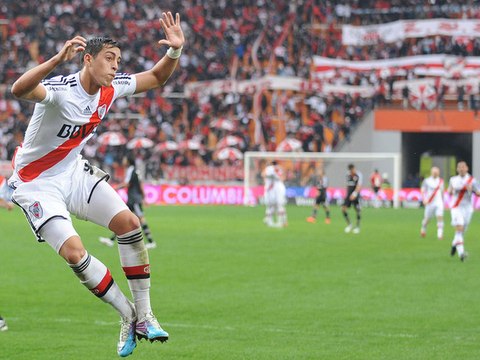 La pépite argentine suivie par le PSG claque un doublé avec River !