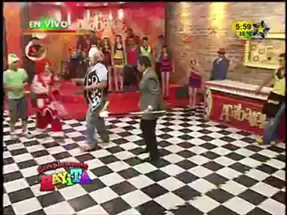 Los hermanos de Rayita juegan con fuego.