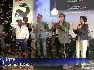 JO: l'or du perchiste Lavillenie fêté au Club France