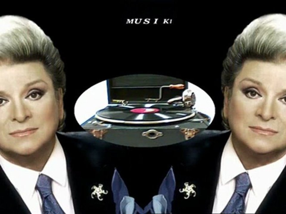 Zeki Müren ♫ Kalplerden dudaklara yükselen sesi dinle.HD