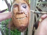 Sculpture sur coco . Création d'une tête de pirate en noix de coco . île de la Réunion 3