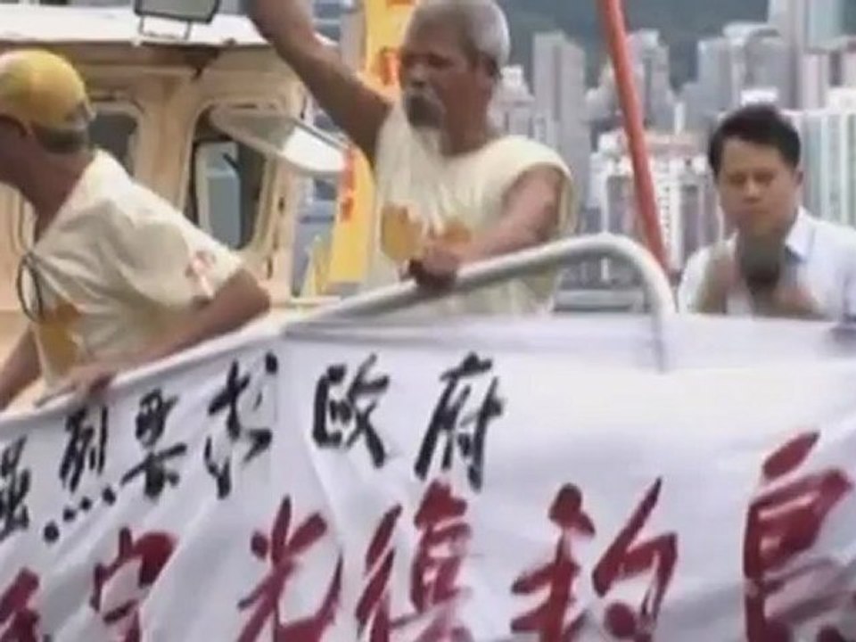 Activists sail for disputed islands