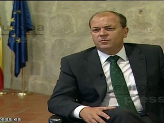 Monago pide no estigmatizar las coporaciones locales