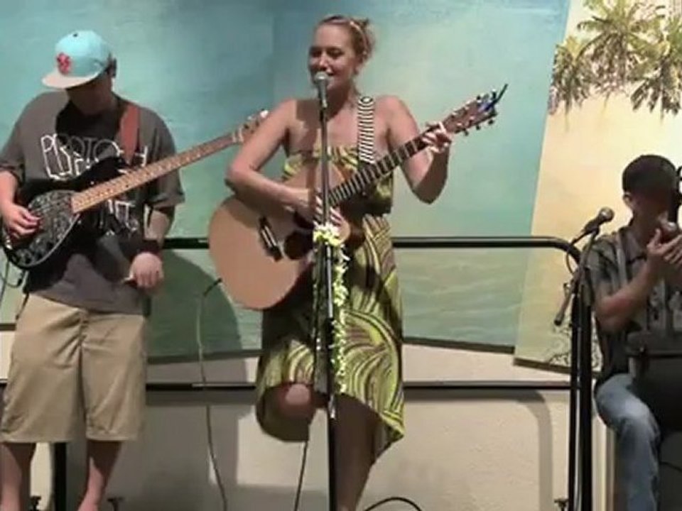 Anuhea- Simple Love Song- Live at the Hawaii Convention Center 2012 (480p)