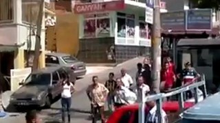 İzmir'de polis 4 genci böyle vurdu video izle