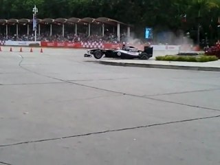 Pastor Maldonado se crash pendent un Road Show a Caracas