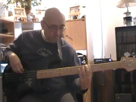 Smooth Crimminal Micael Jackson basscover Bob Roha