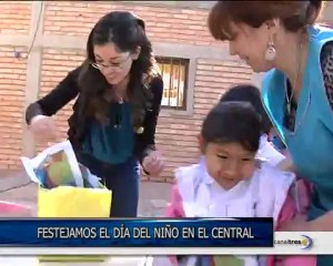Entrega de regalos por el Día del niño