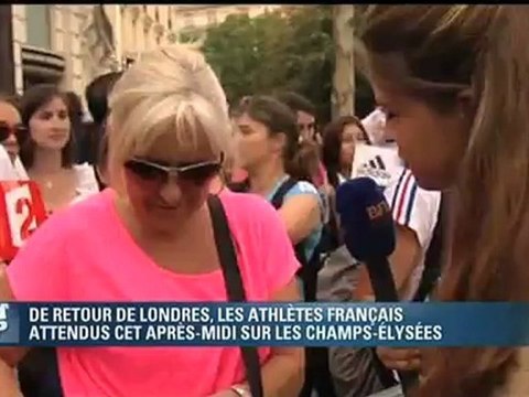 De retour de Londres, les athlètes français défilent sur les Champs-Élysées