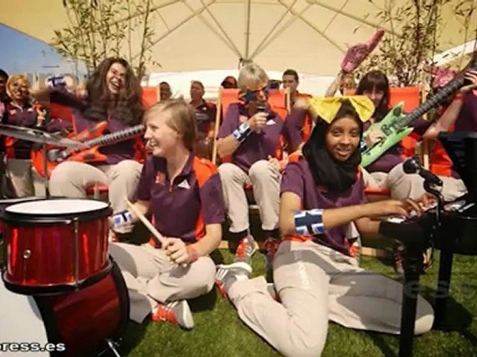 Beckham dirige a los olímpicos británicos al ritmo de Queen