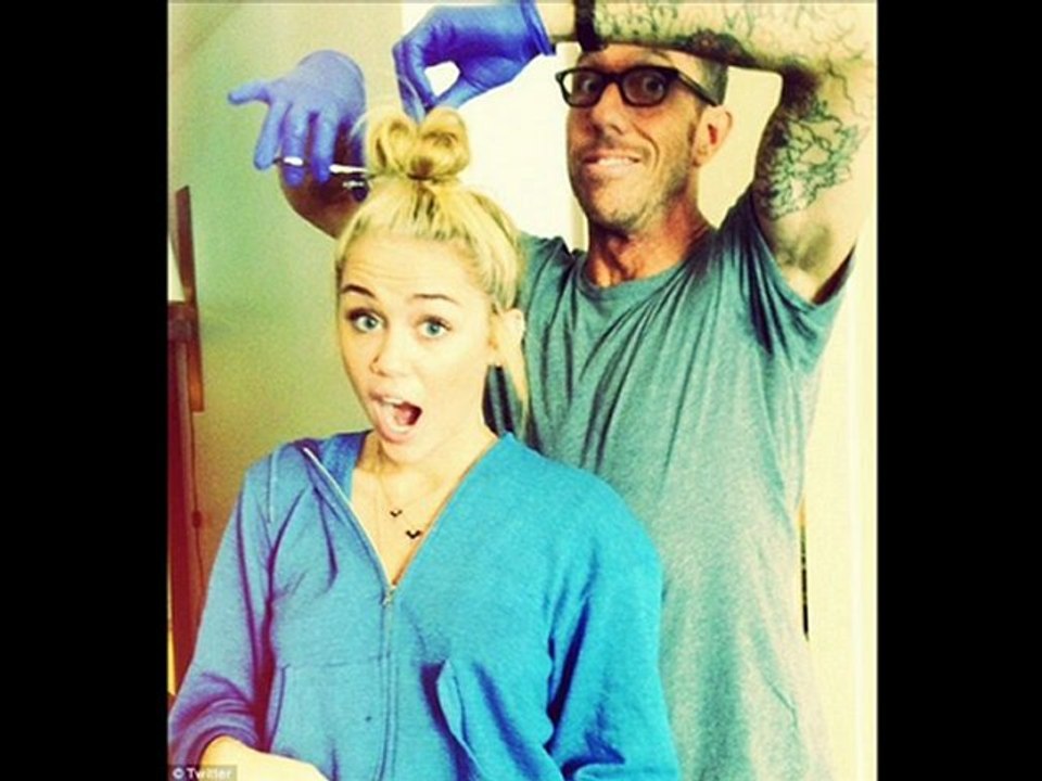 Miley Cyrus shaves her head 2012