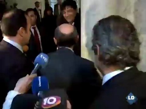 Rubalcaba huye de los periodistas evitando hablar del Caso Faisán