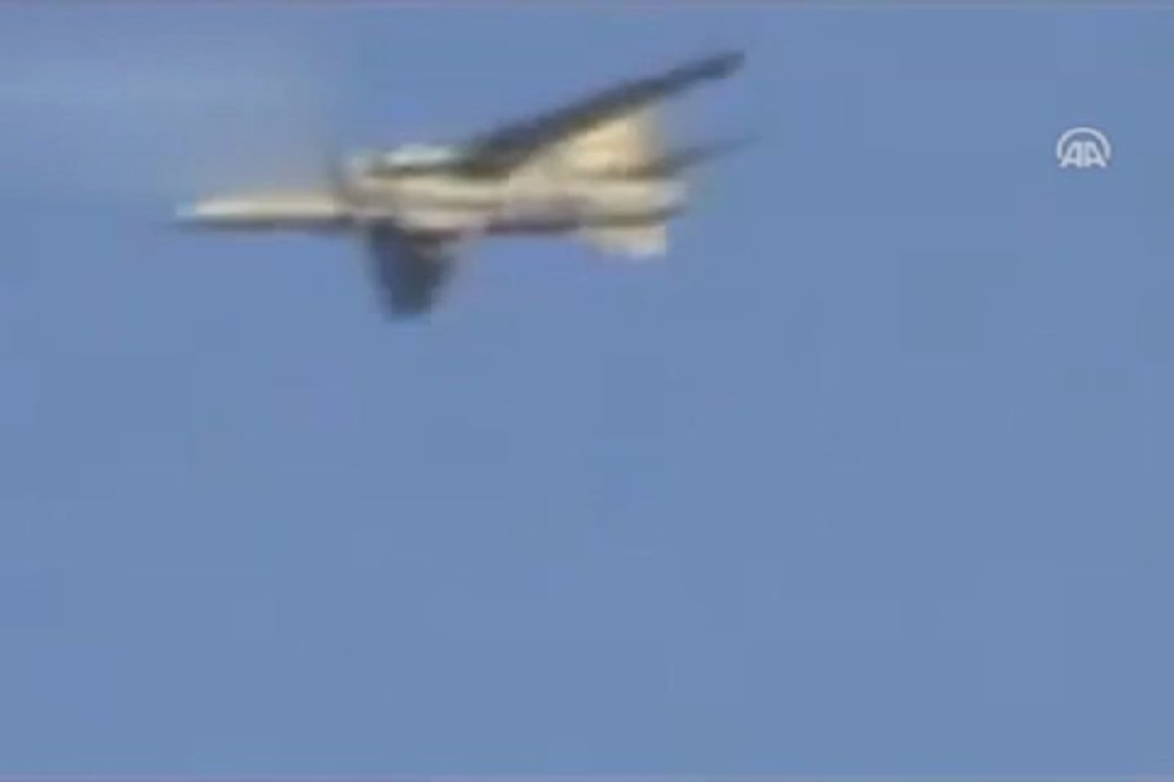 Suriye'de askeri uçak düştü