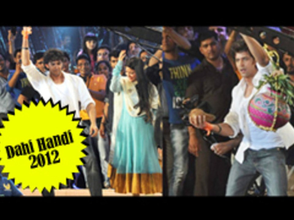 Hrithik Roshan Breaks Dahi Handi | Performs @ Sankalp Pratisthan Dahi Handi
