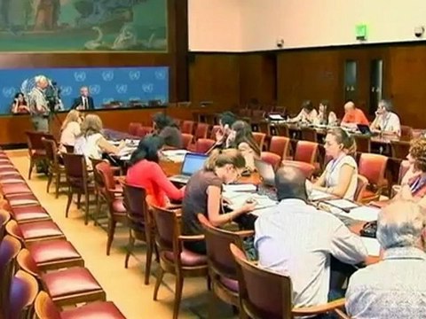 More Syrians flee violence