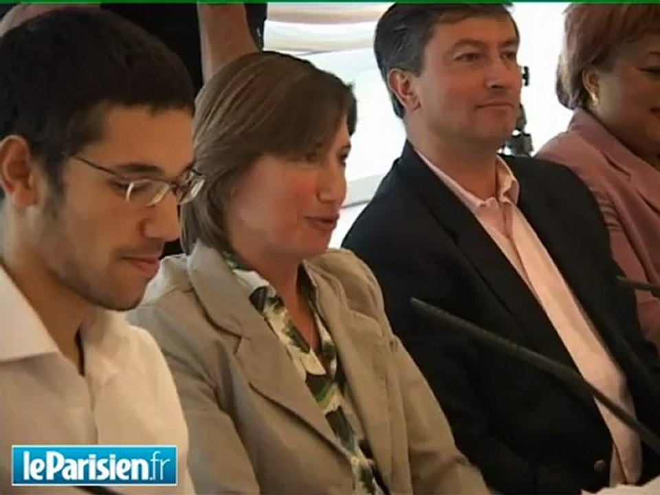 Royal face aux lecteurs du Parisien : "Avec Sarkozy, la France est abandonnée"