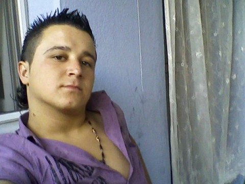 GÜÇLÜ SOYDEMİR SENİ ÇOK SEVİYORUM Seslibizle.com Seslisiteler Seslisite Seslichat