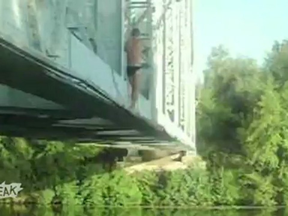 Russian Tarzan Ropeswing Fail_youtube_original ( http://entertainmentnews24.jimdo.com/)