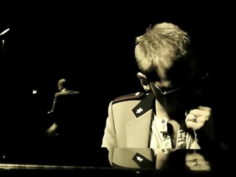 Poly Bleeker ~ Good night