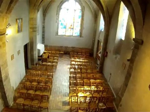 Survol d'une Eglise avec un Drone
