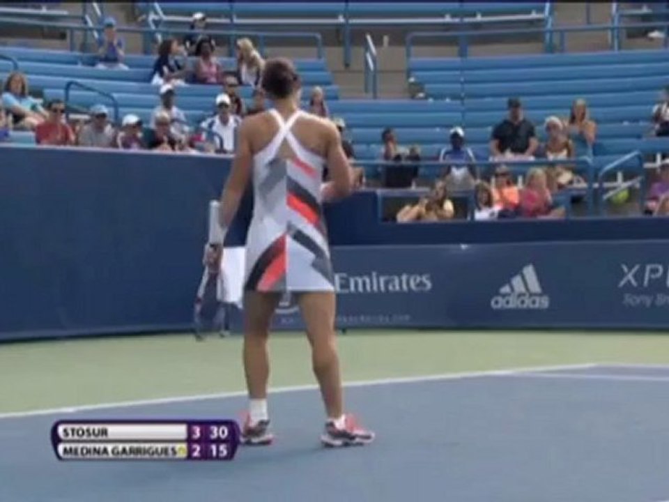 Cincinnati: stosur kommt mit blauem auge davon