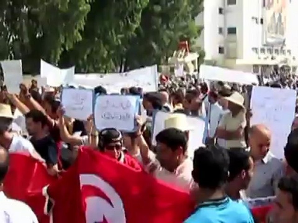 Des milliers de personnes dans les rues à Sidi Bouzid