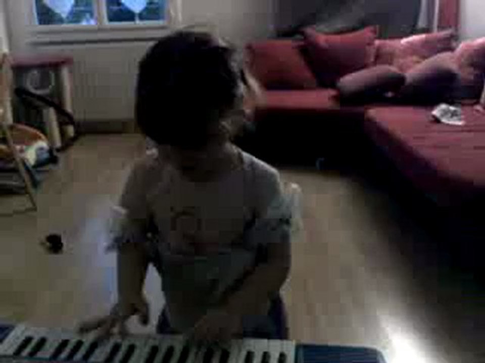 Alicia chante Air Plane