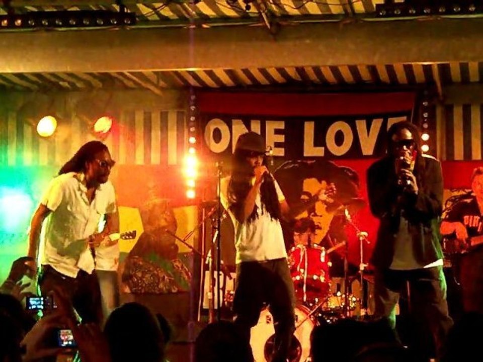 Bob Wasa & Friends With Positive Roots Band à Bédarieux